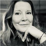 Journaliste depuis 25 ans et auteure de romans jeunesse, je souhaite enseigner le français FLE en distanciel.